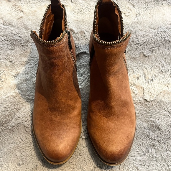 Lucky Brand Tan Leather ankle zip up Boots 7M - Picture 8 of 9
